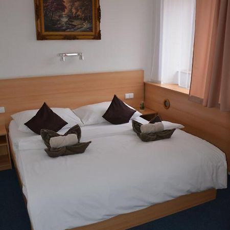 Hotel O.K. 1 Бероун Экстерьер фото
