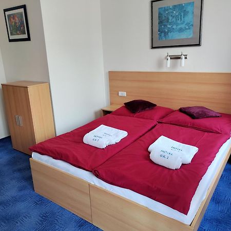 Hotel O.K. 1 Бероун Экстерьер фото