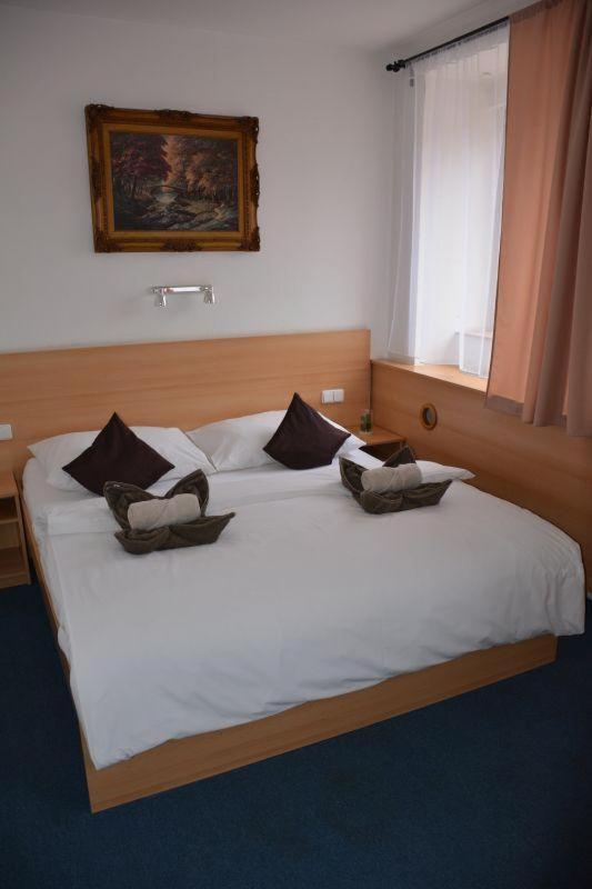 Hotel O.K. 1 Бероун Экстерьер фото