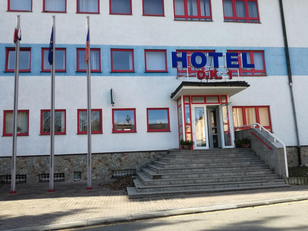 Hotel O.K. 1 Бероун Экстерьер фото