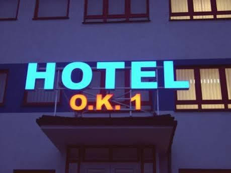 Hotel O.K. 1 Бероун Экстерьер фото