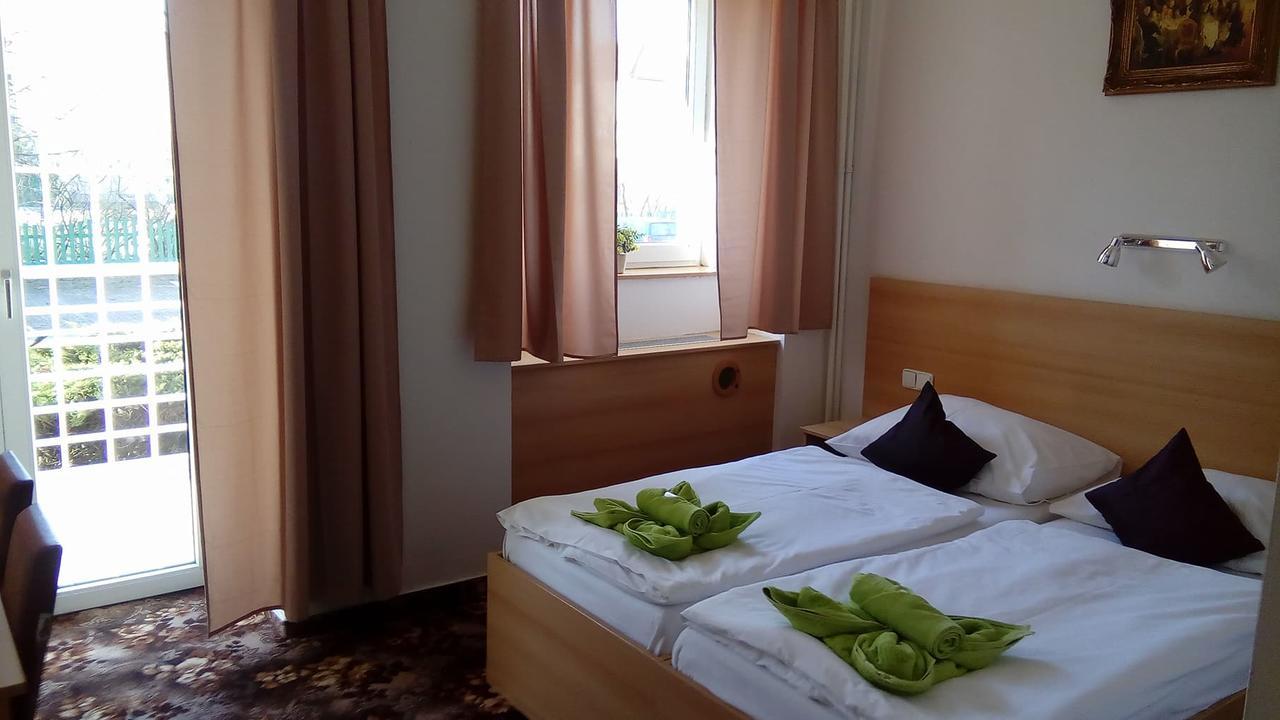 Hotel O.K. 1 Бероун Экстерьер фото